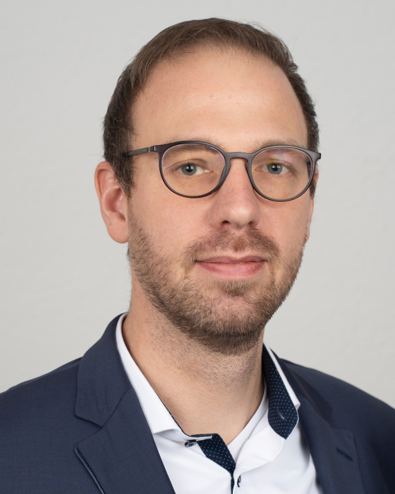 sascha kadenbach[92]